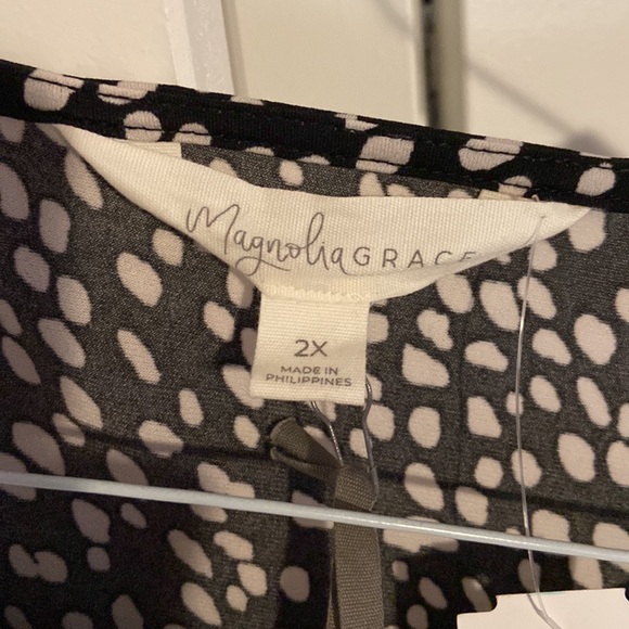 Women’s top by Magnolia Grace. Stitch fix. - Picture 3 of 7